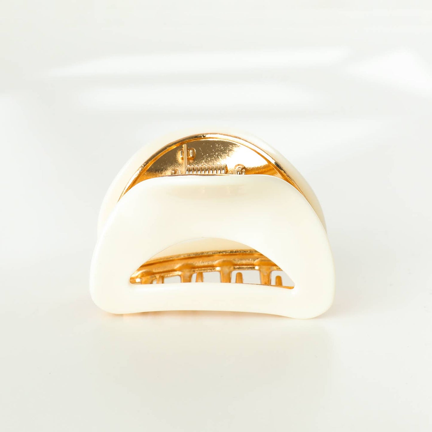 Nadia Solid | Medium Curved Metal Claw Clip