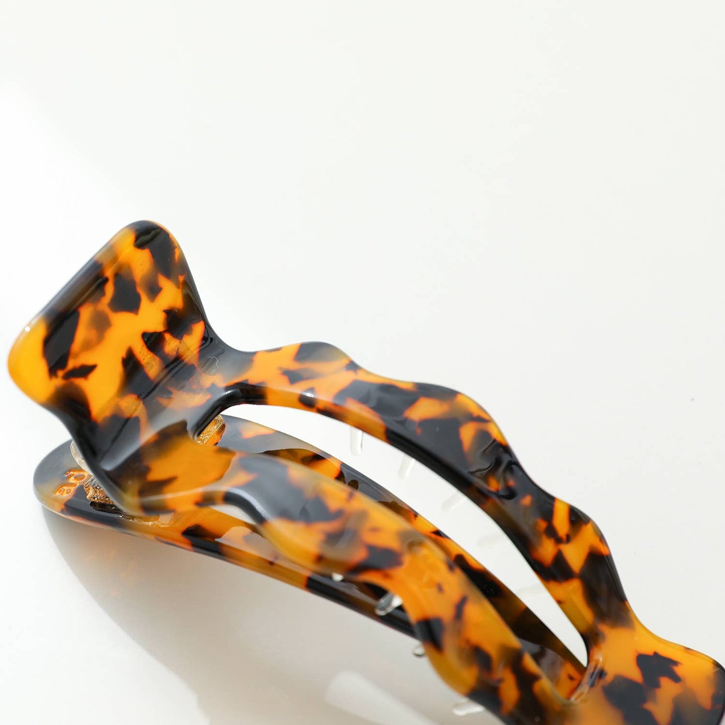 Adorro Jane Core | Scalloped Flat Claw Clip