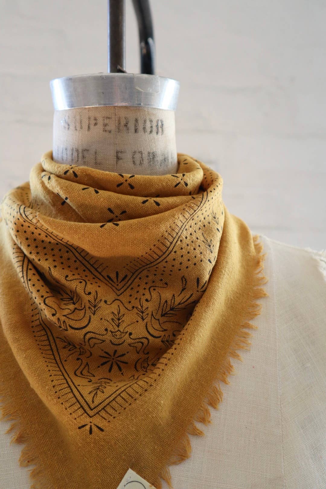 Desert Gold Classic Print Naturally Dyed Bandana (black)